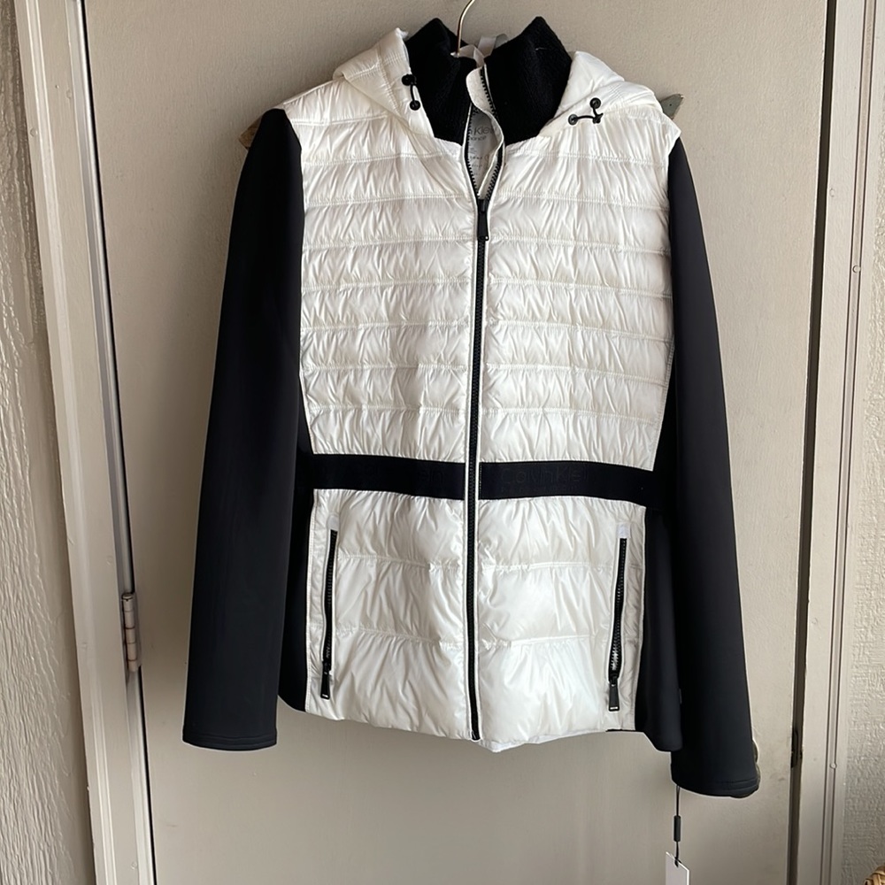 NWT Calvin Klein Performance Down coat Large **New pic to appreciate value.